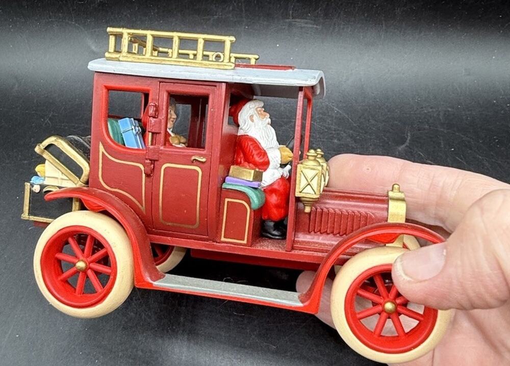 1993 Shopping With Santa Hallmark Ornament No Box EUC -LO29